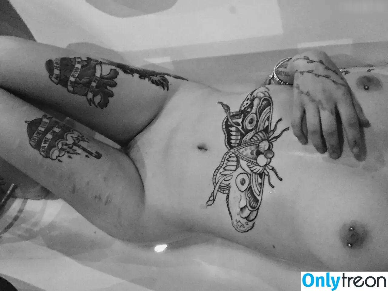 hernamewasloneliness nude photo #0055 (pineapplereap3r)