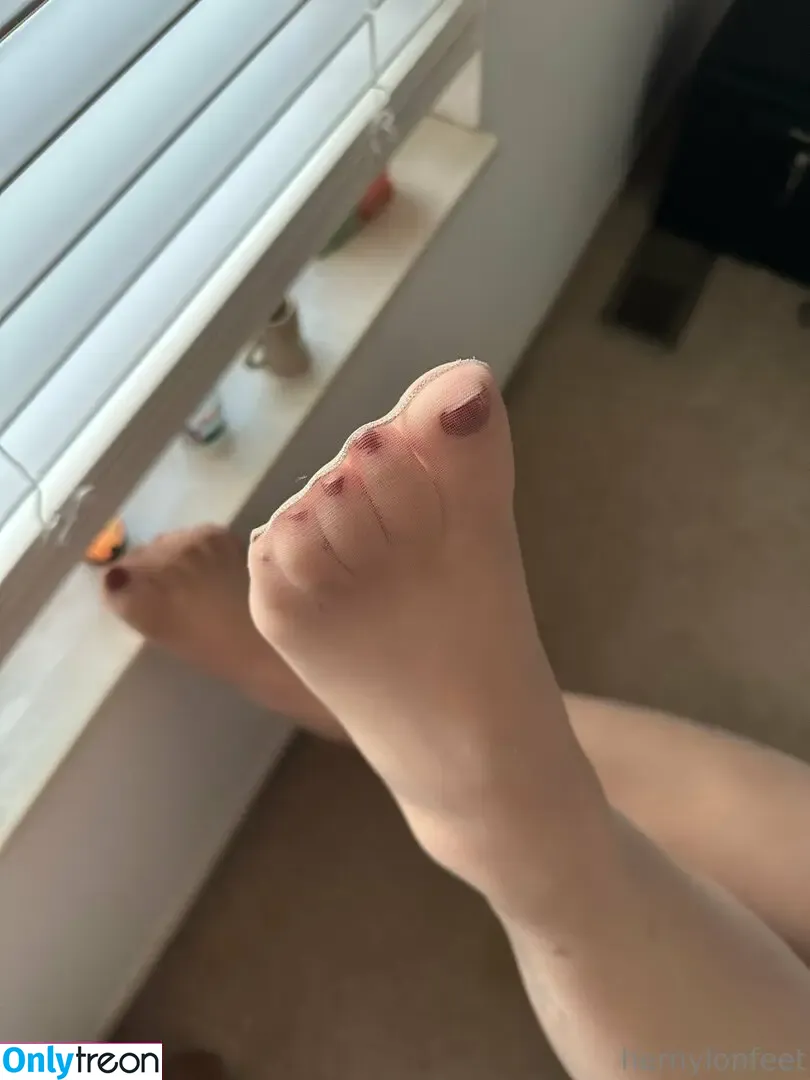 hernylonfeetfree голая photo #0097 (karrie_daniels00)