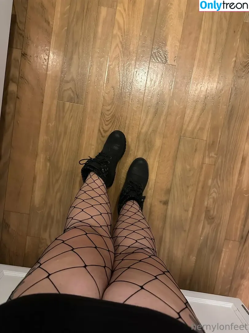 hernylonfeetfree голая photo #0100 (karrie_daniels00)