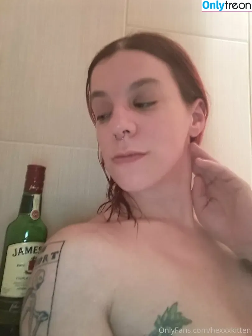 hexxxkitten голая photo #0015 (thehexkitten)