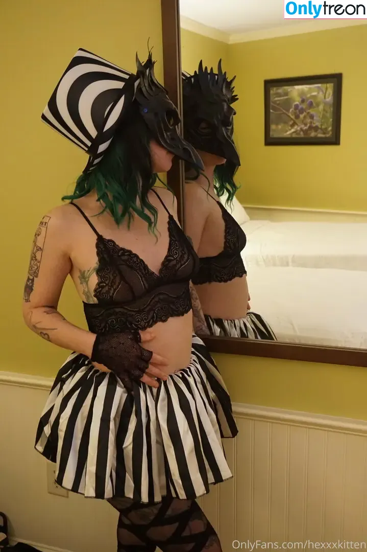 hexxxkitten nude photo #0016 (thehexkitten)