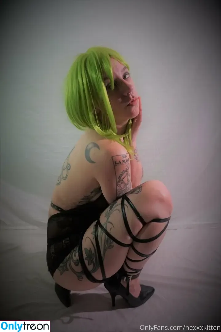 hexxxkitten nude photo #0049 (thehexkitten)