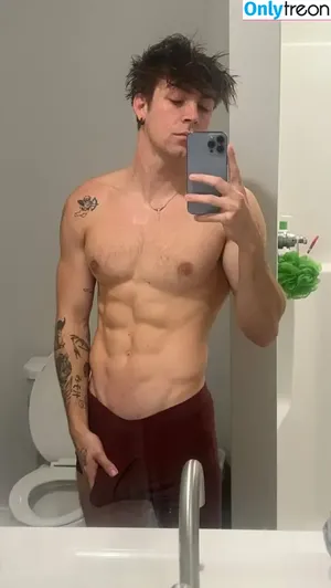 hey.itsgrayson / heyyitsgrey nude photo #0002