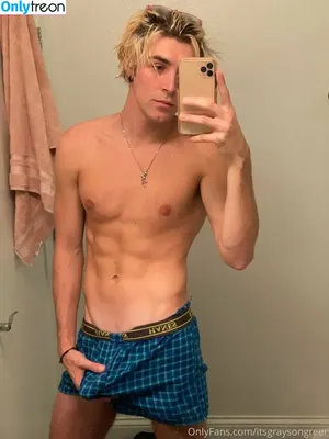 hey.itsgrayson / heyyitsgrey nude photo #0003