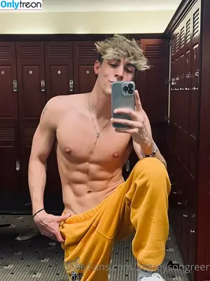hey.itsgrayson / heyyitsgrey nude photo #0007
