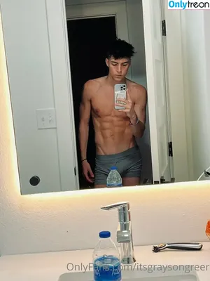 hey.itsgrayson / heyyitsgrey nude photo #0008