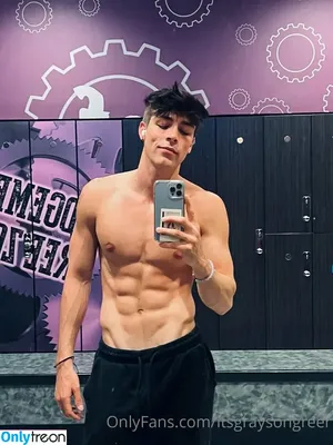 hey.itsgrayson / heyyitsgrey nude photo #0011