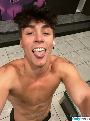 hey.itsgrayson / heyyitsgrey nude photo #0012