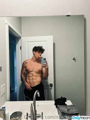 hey.itsgrayson / heyyitsgrey nude photo #0023