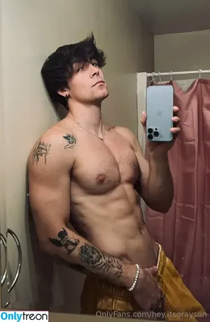 hey.itsgrayson / heyyitsgrey nude photo #0031