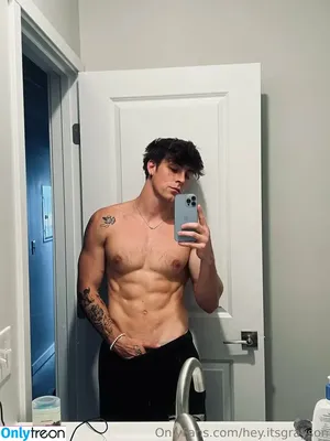 hey.itsgrayson / heyyitsgrey nude photo #0034