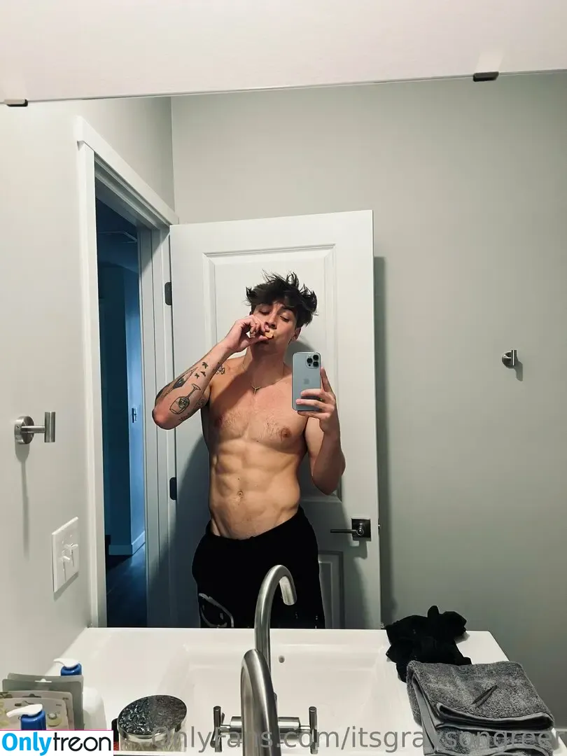 hey.itsgrayson nude photo #0022 (heyyitsgrey)