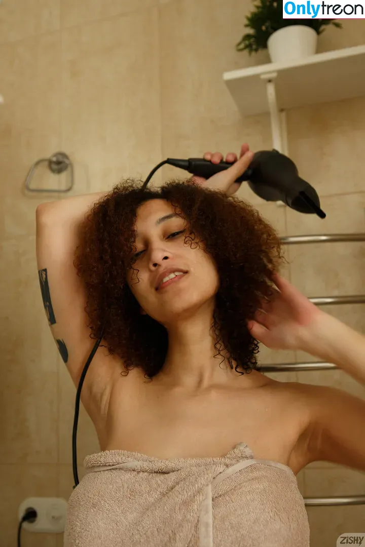 Hey.solange nude photo #0102 (Solana Bardell / heysolange / solange)