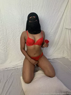 hijab-queen-free / hijabqueenofficial nude photo #0010