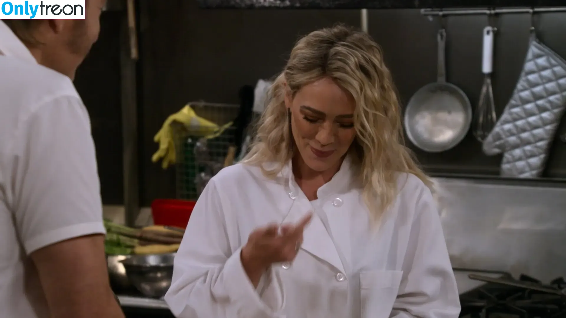Hilary Duff nude photo #0730 (hilaryduff / kylanharv)