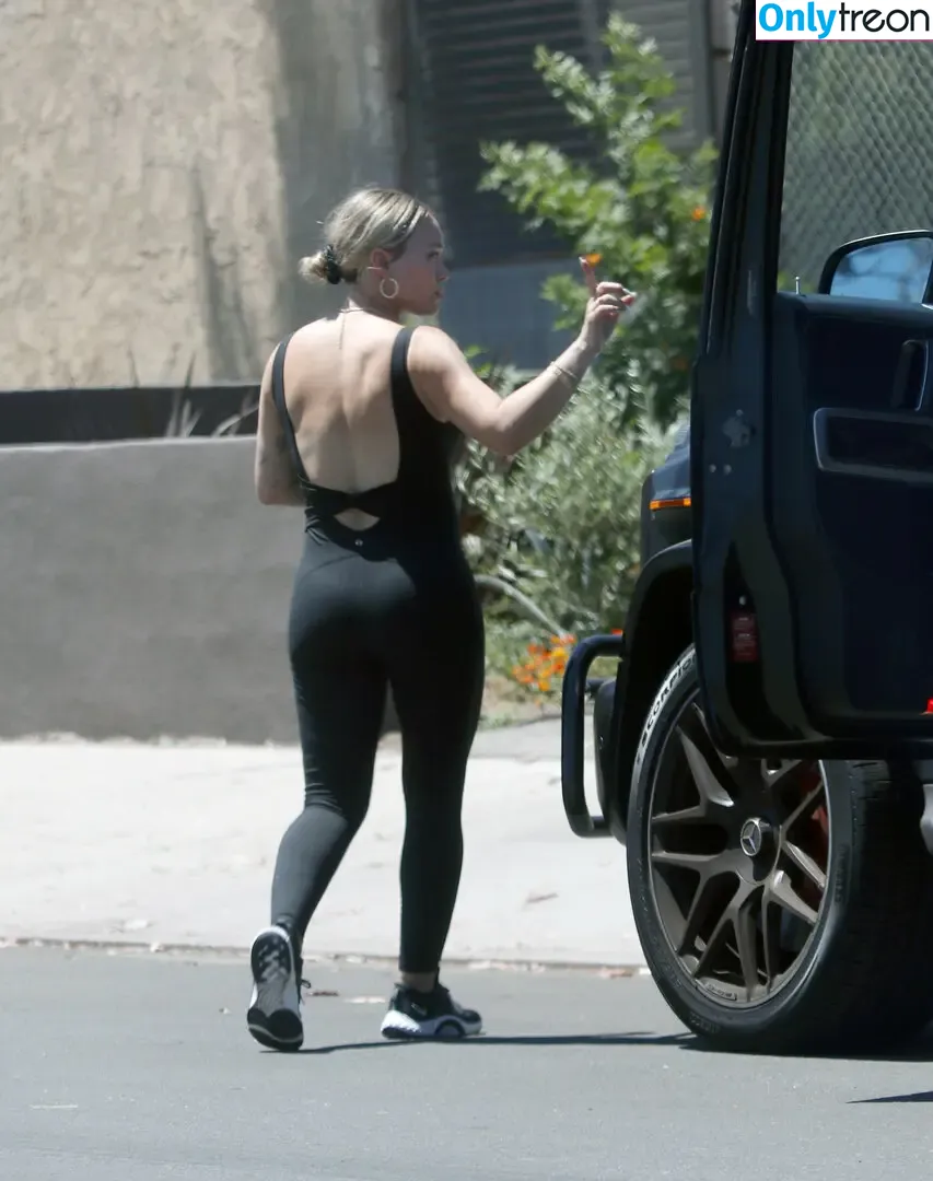Hilary Duff голая photo #0857 (hilaryduff / kylanharv)