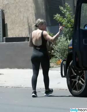 Hilary Duff / hilaryduff / kylanharv nude photo #1005