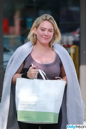 Hilary Duff / hilaryduff / kylanharv nude photo #1013