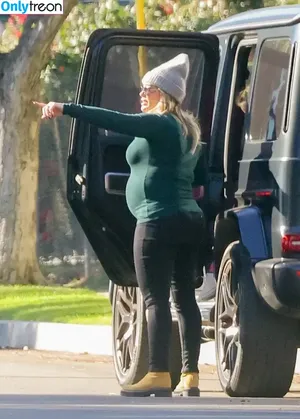 Hilary Duff / hilaryduff / kylanharv nude photo #1016