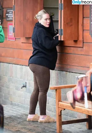 Hilary Duff / hilaryduff / kylanharv nude photo #1026