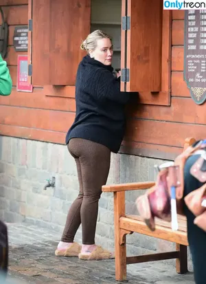 Hilary Duff / hilaryduff / kylanharv nude photo #1027