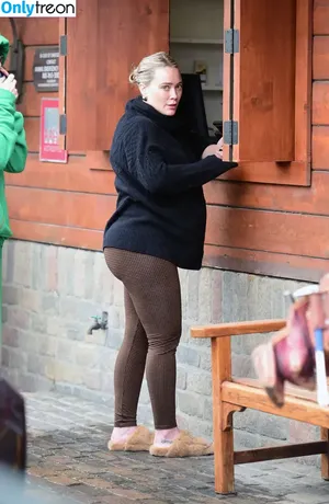 Hilary Duff / hilaryduff / kylanharv nude photo #1030