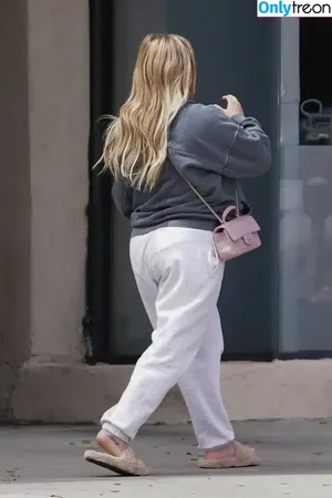 Hilary Duff / hilaryduff / kylanharv nude photo #1039