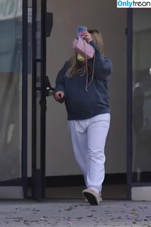 Hilary Duff / hilaryduff / kylanharv nude photo #1042