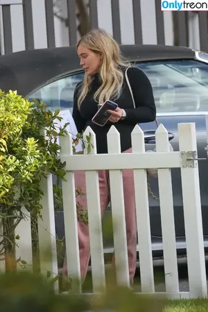 Hilary Duff / hilaryduff / kylanharv nude photo #1152