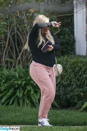 Hilary Duff / hilaryduff / kylanharv nude photo #1153