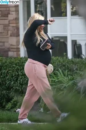 Hilary Duff / hilaryduff / kylanharv nude photo #1157