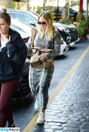 Hilary Duff / hilaryduff / kylanharv nude photo #1161