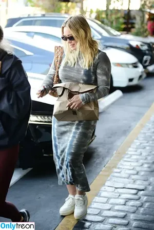 Hilary Duff / hilaryduff / kylanharv nude photo #1163