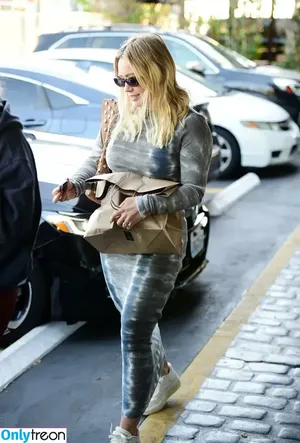 Hilary Duff / hilaryduff / kylanharv nude photo #1165