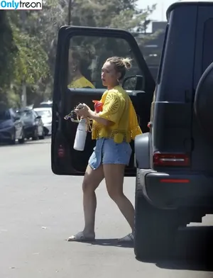 Hilary Duff / hilaryduff / kylanharv nude photo #1180