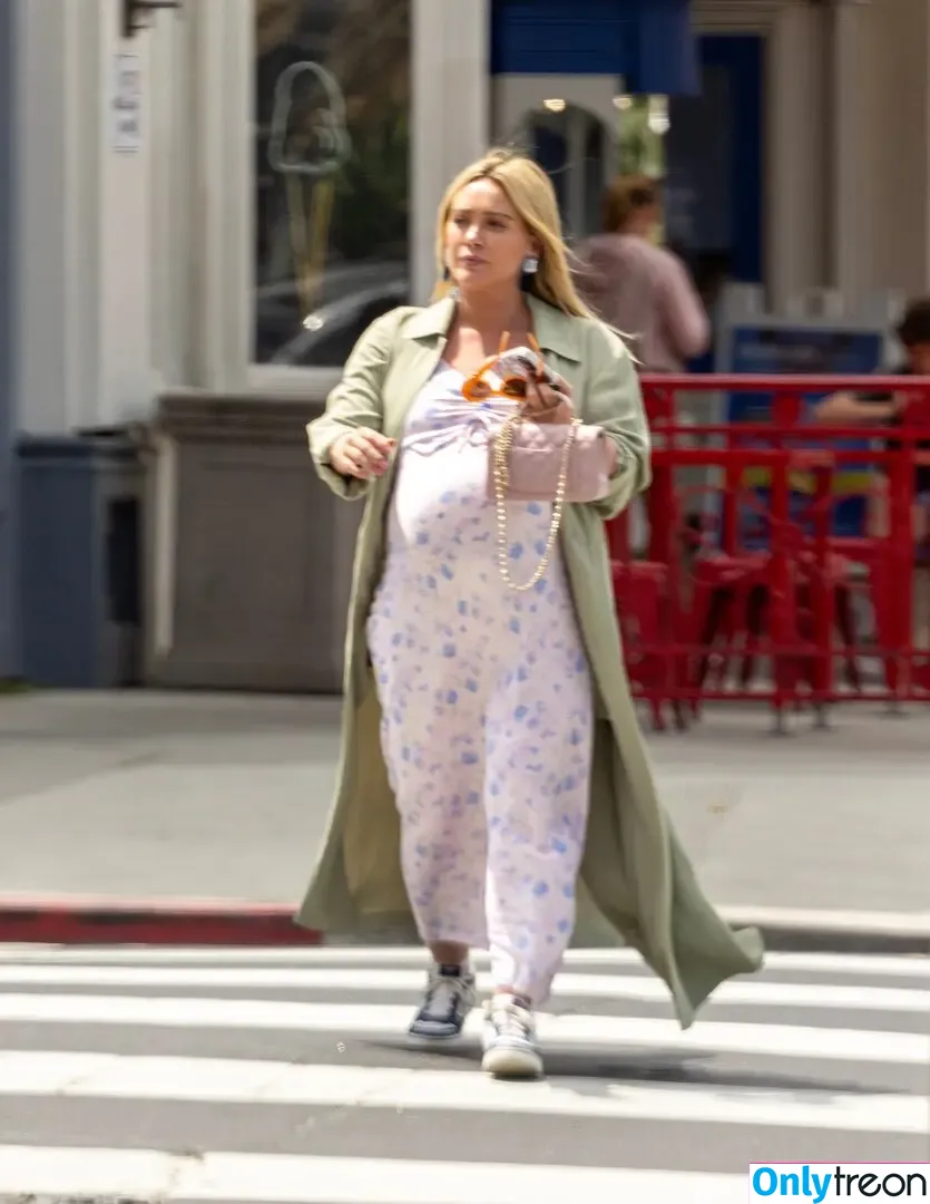 Hilary Duff голая photo #1060 (hilaryduff / kylanharv)