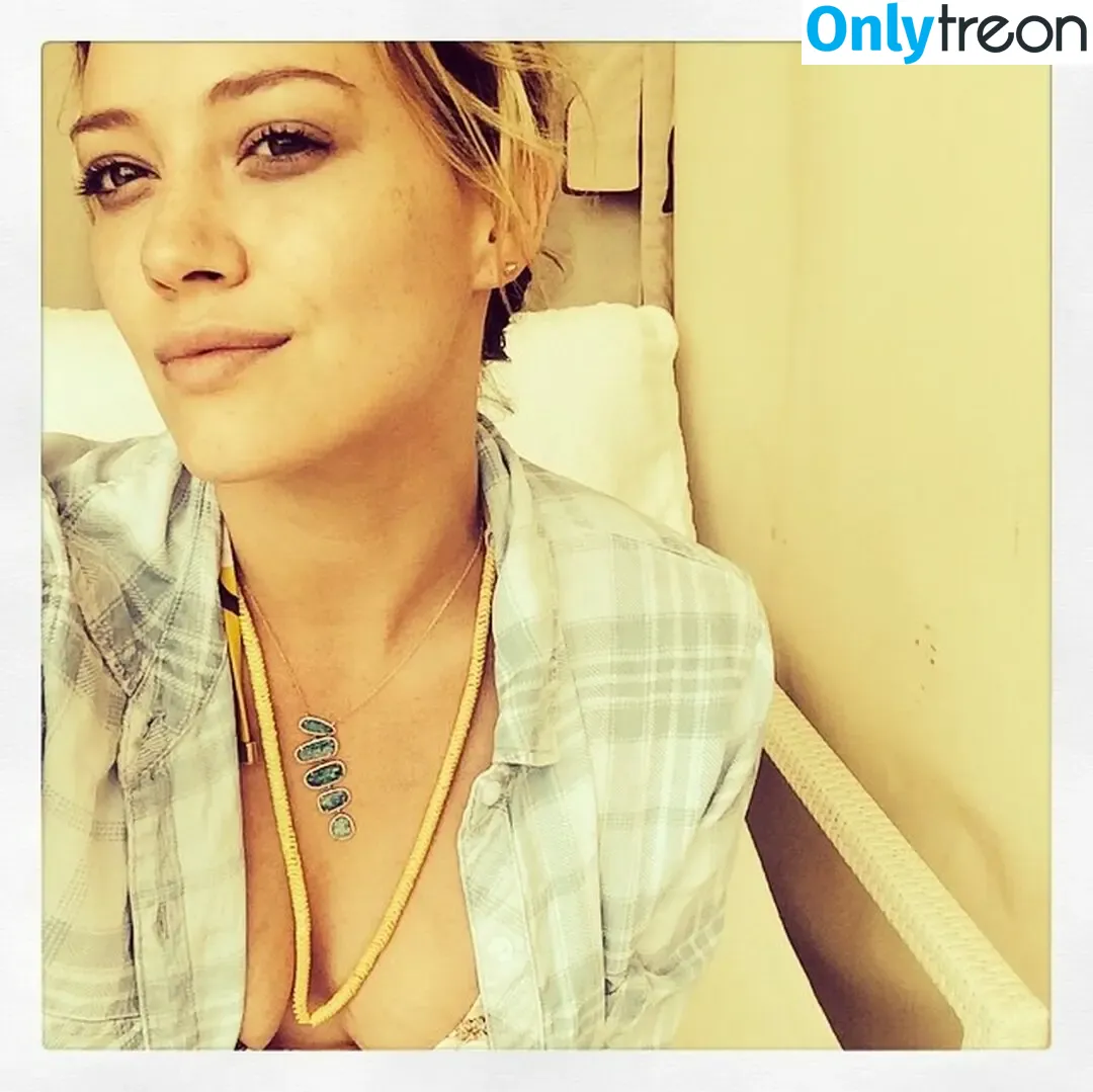 Hilary Duff голая photo #1225 (hilaryduff / kylanharv)