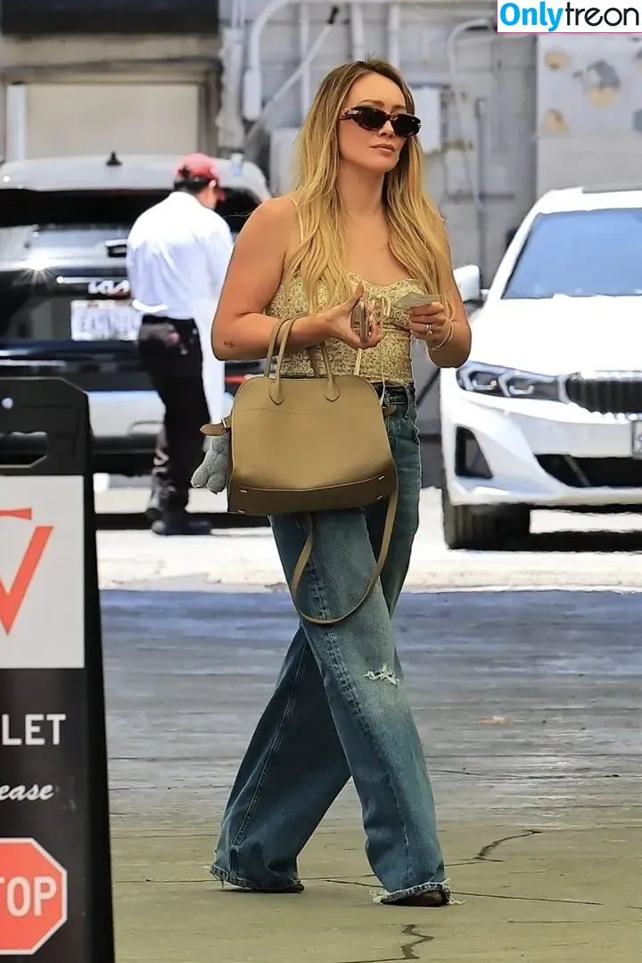 Hilary Duff голая photo #1311 (hilaryduff / kylanharv)