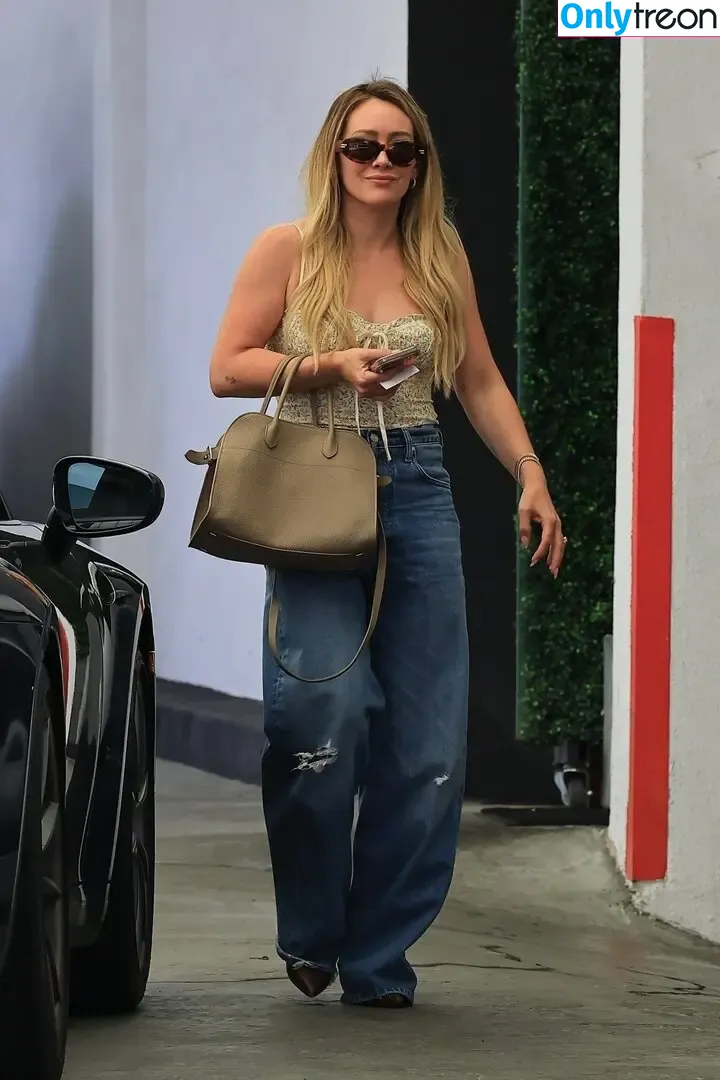 Hilary Duff голая photo #1316 (hilaryduff / kylanharv)