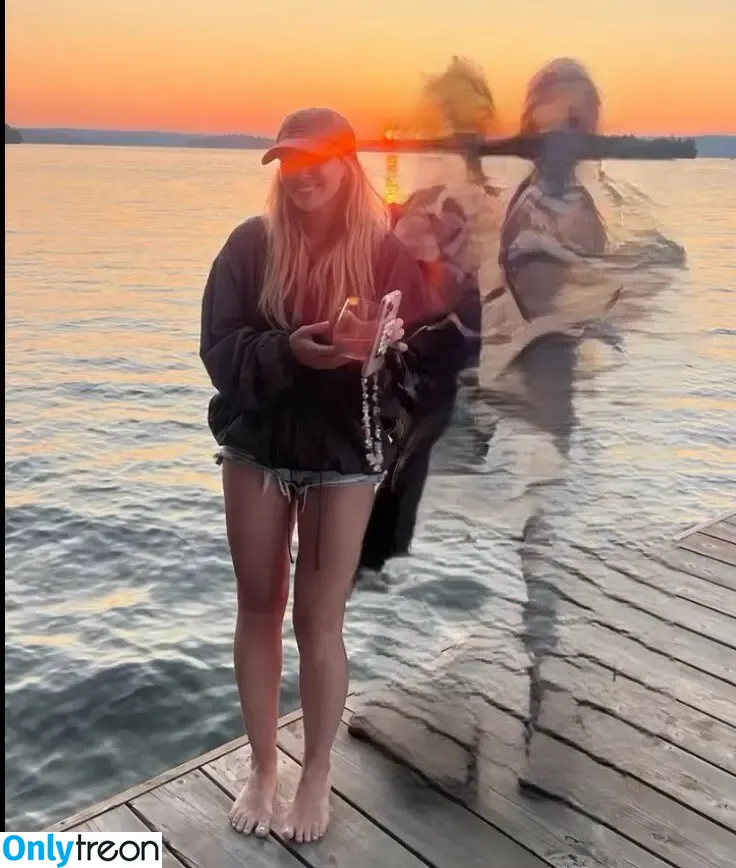 Hilary Duff голая photo #1332 (hilaryduff / kylanharv)