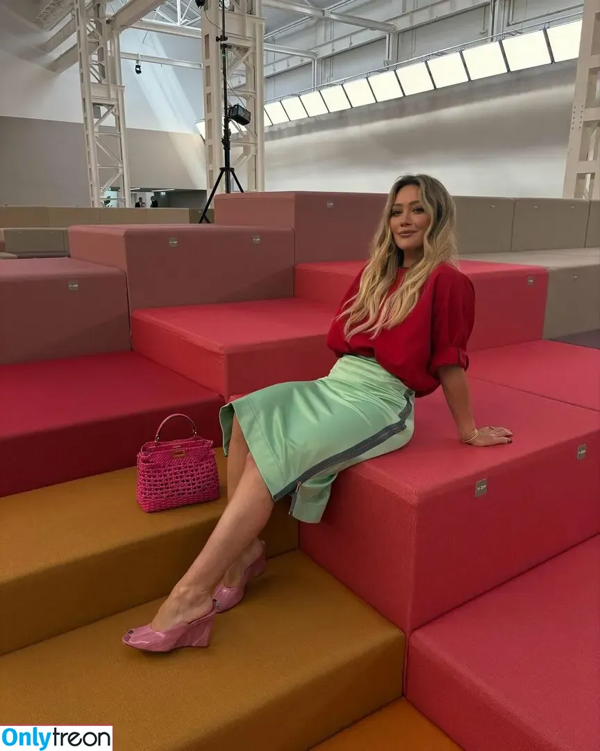 Hilary Duff голая photo #1339 (hilaryduff / kylanharv)