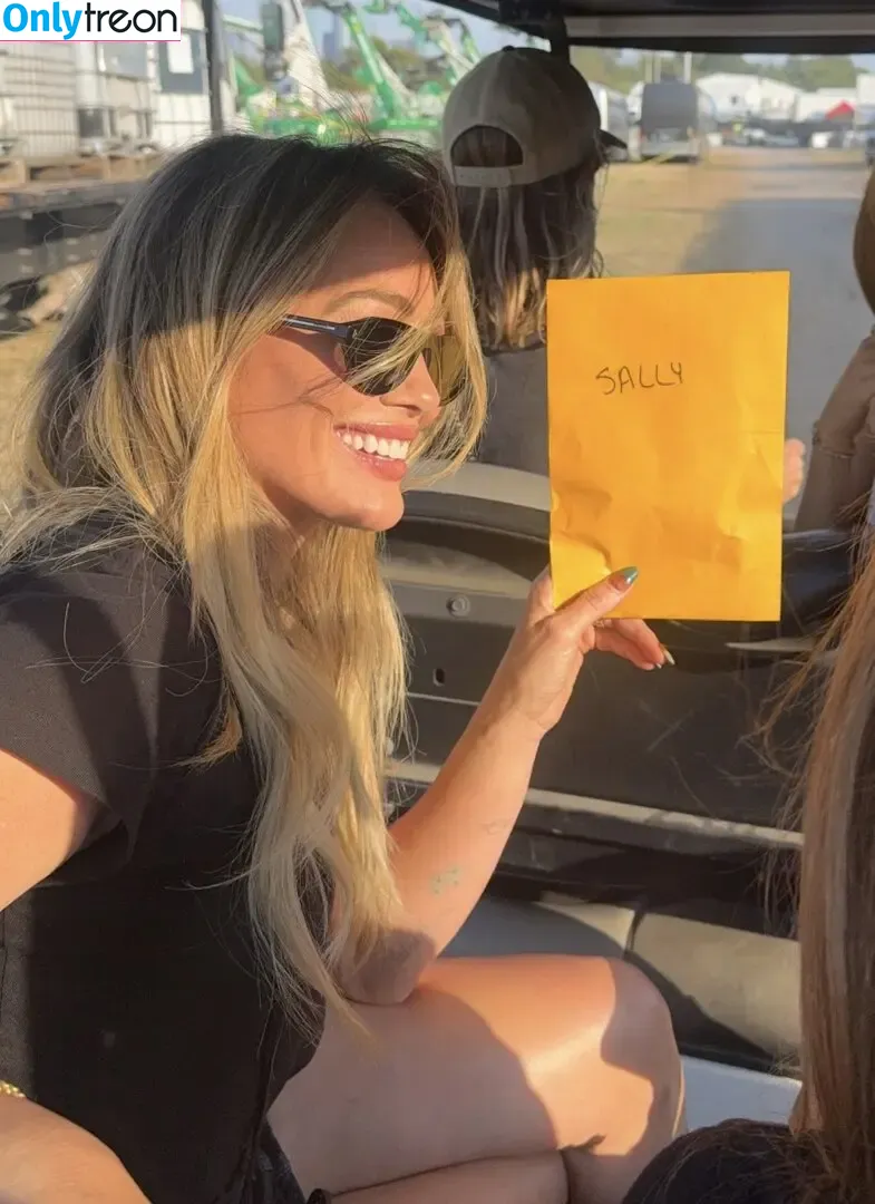 Hilary Duff голая photo #1349 (hilaryduff / kylanharv)