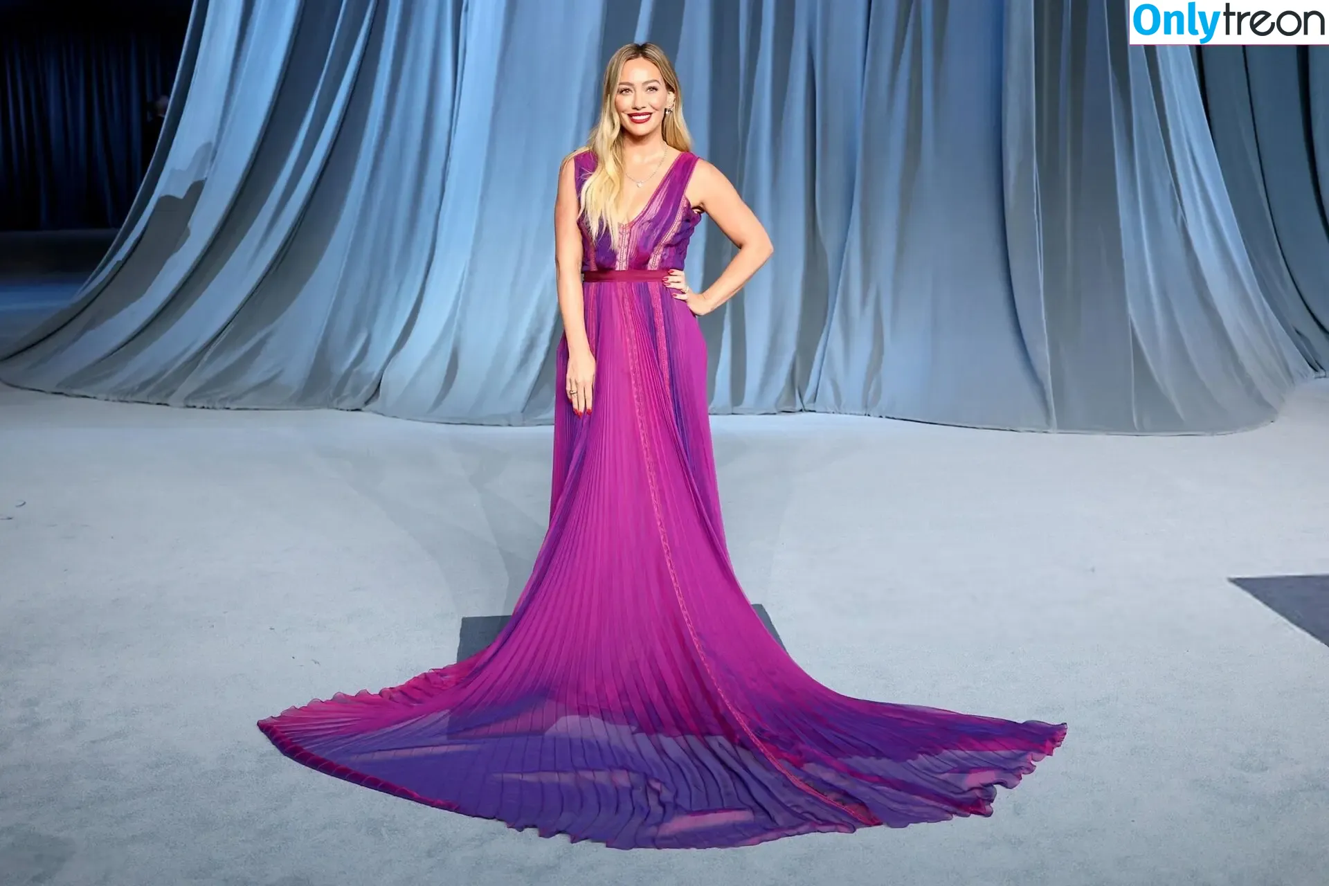 Hilary Duff голая photo #1350 (hilaryduff / kylanharv)