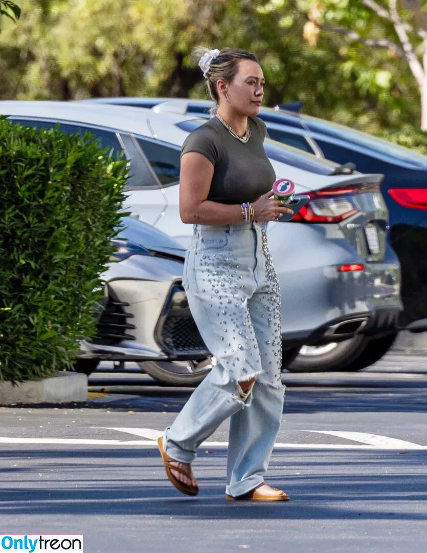 Hillary Duff nude photo #0184 (hilaryduff)