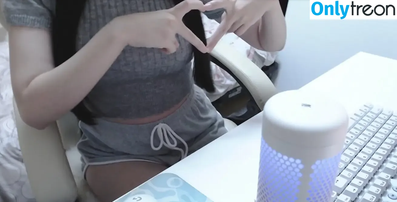 hina_chomaru nude photo #0011 (d__u07 / futomomoqueen_)