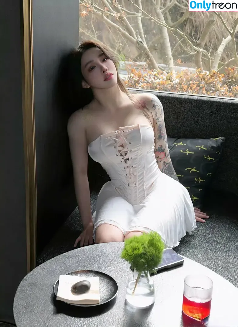 Hitomi Songyuxin nude photo #0854 (Lindsay78690789 / i_am_hitomi_1994 / songyuxinhitomi)
