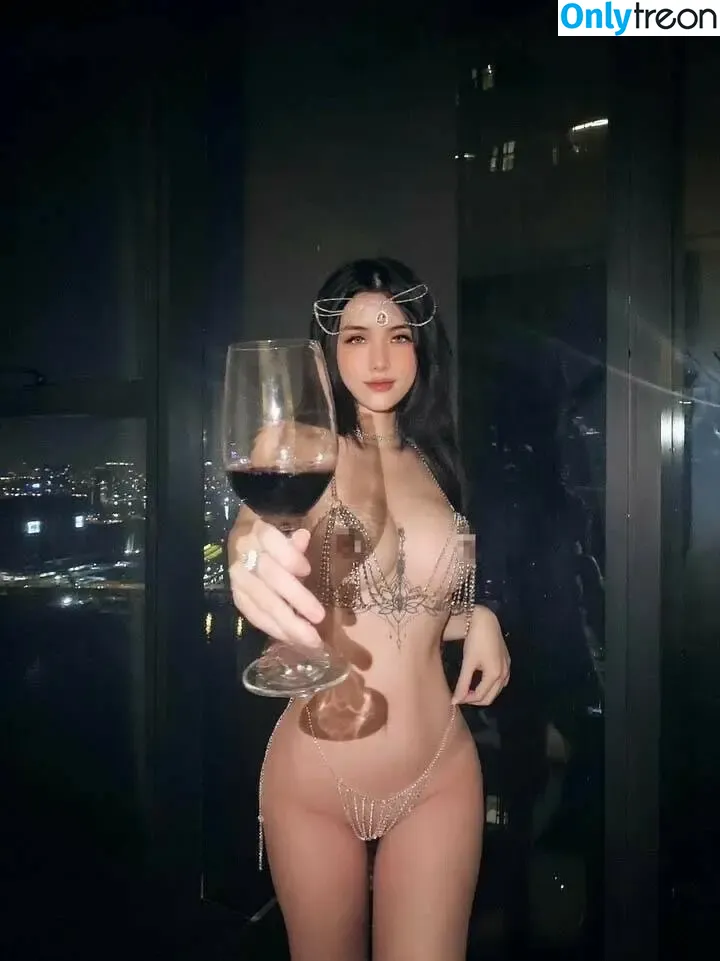 Hoàng Nhân Linh Chi nude photo #0175 (hoangnhanlinhchii)