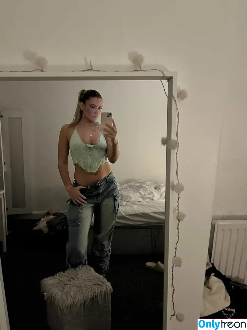 Hol Grace nude photo #0009 (gracefulgracexofree / hol.grace_ / holgrace1)