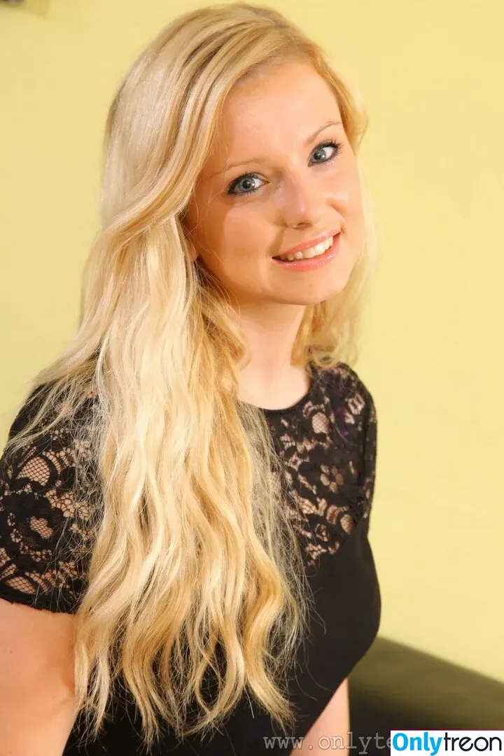 Hollie Sparrow голая photo #0003 (_holliesparrow / hollie_sparrow / thesparrowx)
