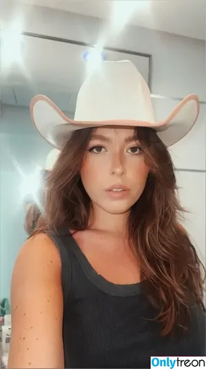 holliefyy nude photo #0001